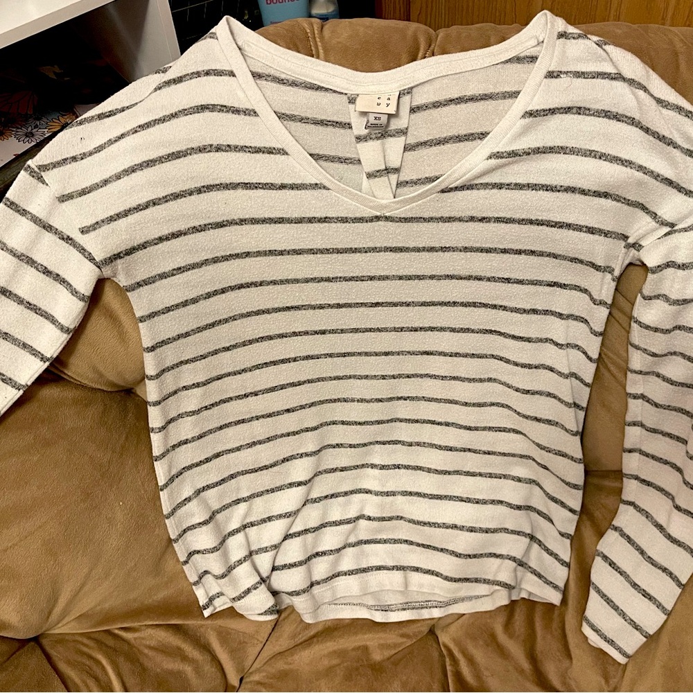 The tag says XS but it fits like a small or medium